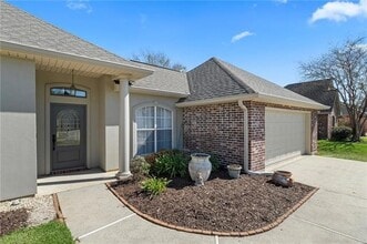 409 Gainesway Dr in Madisonville, LA - Foto de edificio - Building Photo
