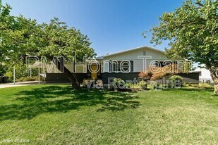 953 N Compton Rd in Farmington, UT - Building Photo