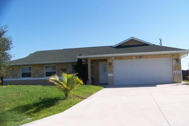 3107 SE Card Terrace in Port St. Lucie, FL - Foto de edificio