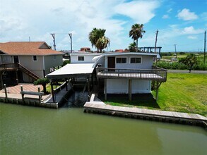 24 Kingfish Ln in Freeport, TX - Building Photo - Building Photo