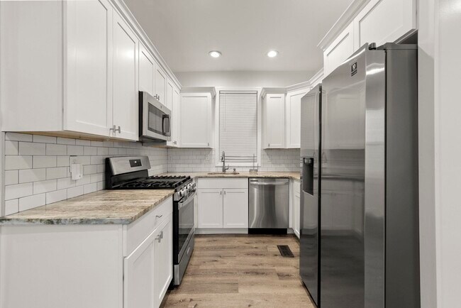 58 Wegman Pkwy in Jersey City, NJ - Building Photo - Building Photo