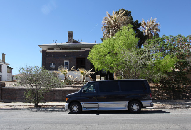 519 Los Angeles Dr in El Paso, TX - Foto de edificio - Building Photo