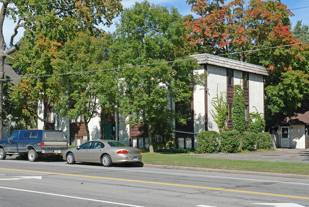 Boulevard Apartments in Wayzata, MN - Building Photo