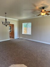 1390 Empress Ln in Redding, CA - Building Photo - Building Photo