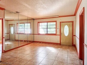 271 NE 170th St in North Miami Beach, FL - Building Photo - Building Photo