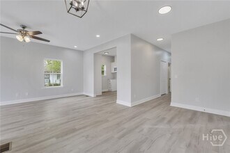1112 E Waldburg St in Savannah, GA - Building Photo - Building Photo