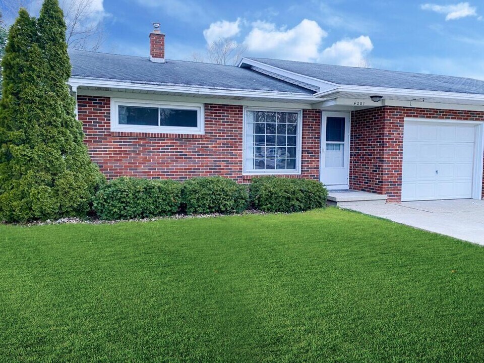 4281 Wilson Ave SW in Grandville, MI - Foto de edificio