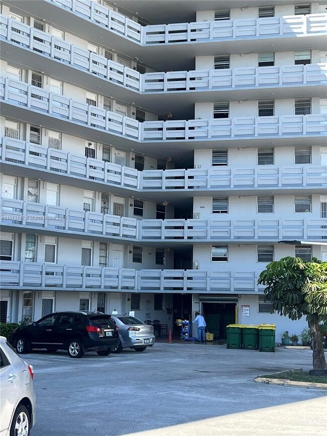 1401 NE Miami Gardens Dr in Miami, FL - Building Photo - Building Photo