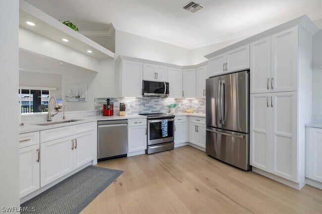 13040 Castle Harbour Dr in Naples, FL - Building Photo - Building Photo