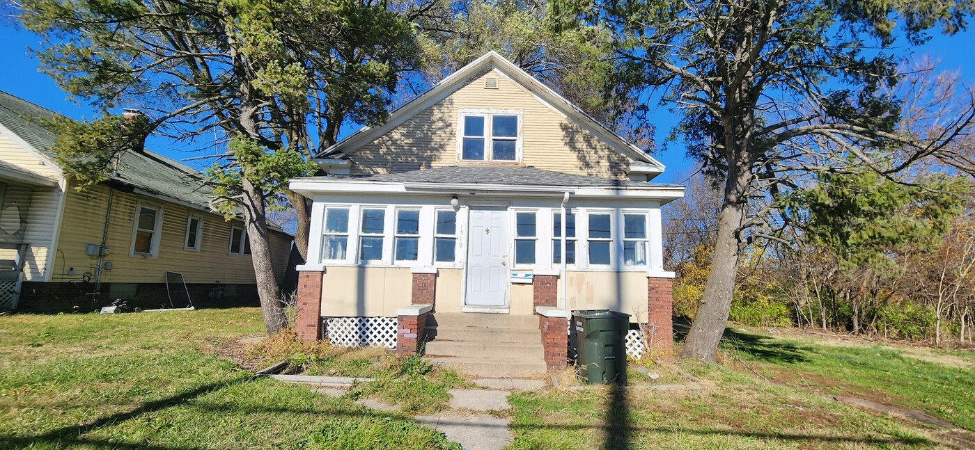 1519 E Fairchild St in Danville, IL - Building Photo