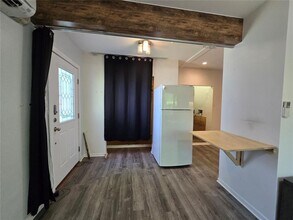 8801 Slayton Dr in Austin, TX - Building Photo - Building Photo
