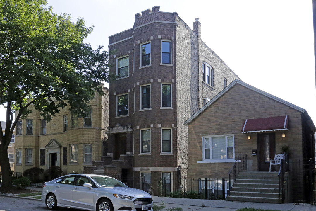 3321 S Emerald Ave in Chicago, IL - Building Photo