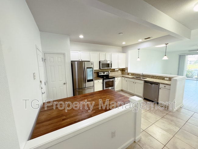 property at 6798 Roundleaf Dr