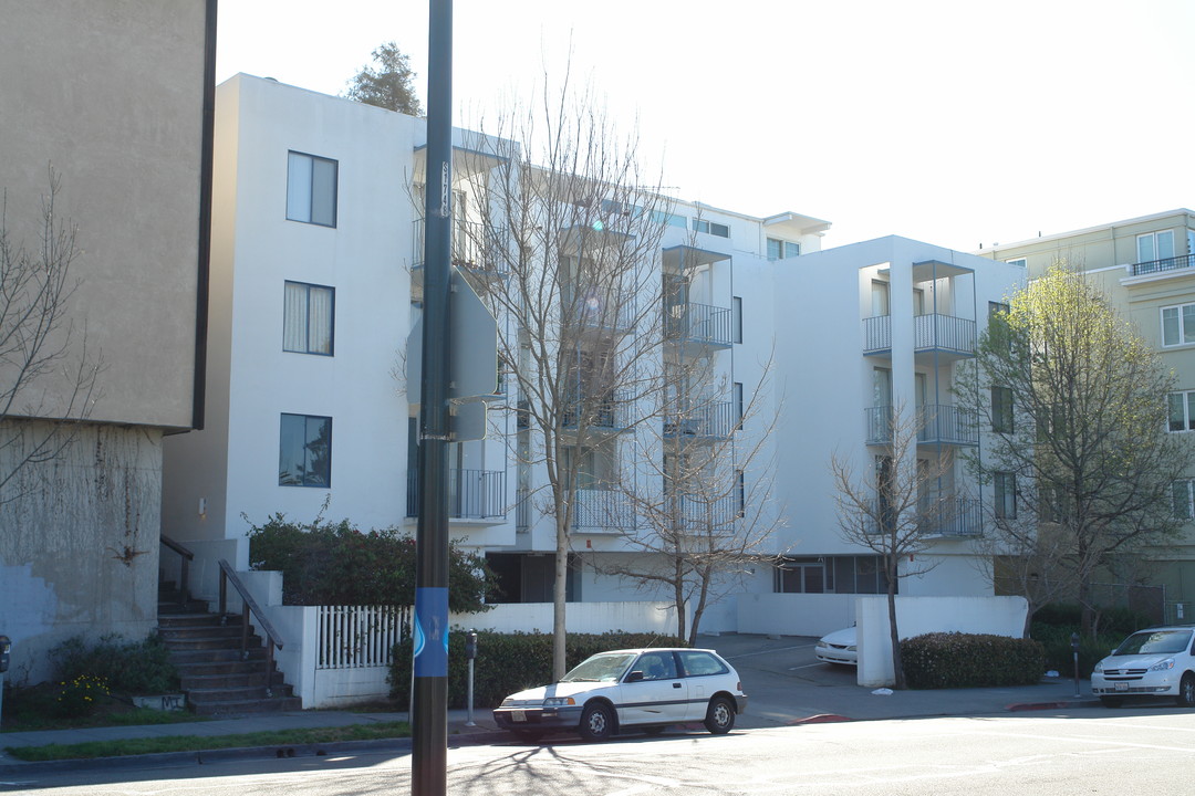 1725 Shattuck Ave in Berkeley, CA - Building Photo