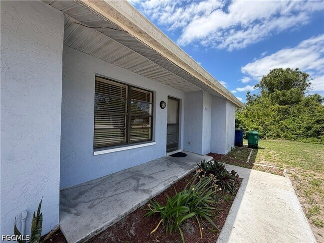 4515 Douglas Ln in Lehigh Acres, FL - Building Photo - Building Photo