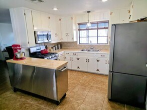 104 Riverside Dr in San Marcos, TX - Building Photo - Building Photo