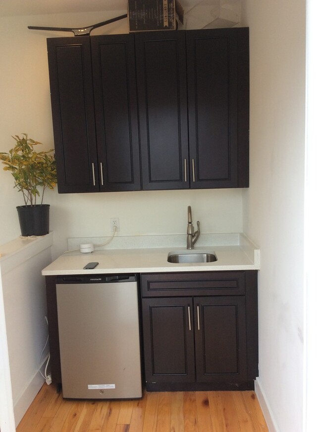 916 N 19th St in Philadelphia, PA - Building Photo - Building Photo