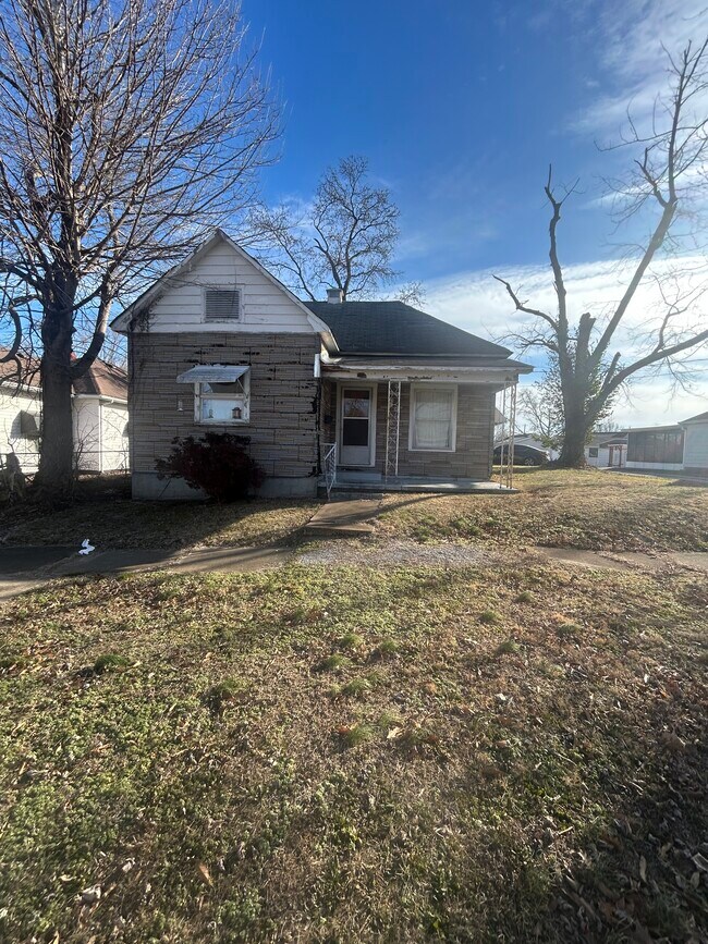 property at 404 S Thomas St