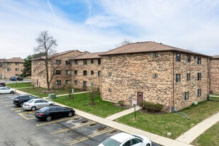 Carolshire in Carol Stream, IL - Building Photo