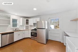 29 Station Rd in Westhampton, NY - Building Photo - Building Photo