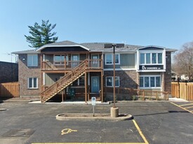 5 S Virginia Rd in Crystal Lake, IL - Building Photo
