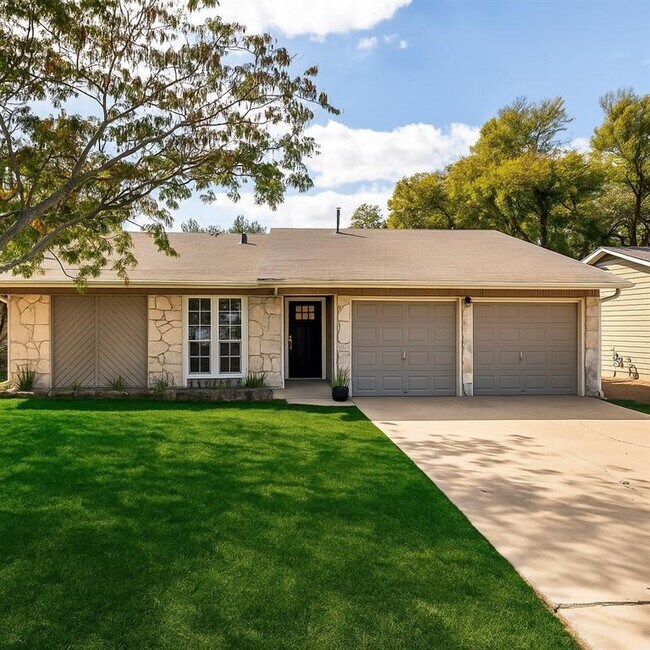5507 Porsche Ln in Austin, TX - Foto de edificio - Building Photo