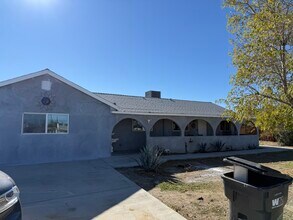 9302 E Avenue R14 in Littlerock, CA - Foto de edificio - Building Photo