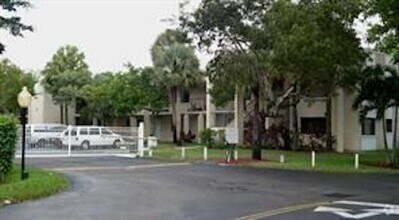 1417 Meadows Cir W, Unit 1417 in Boynton Beach, FL - Building Photo - Building Photo