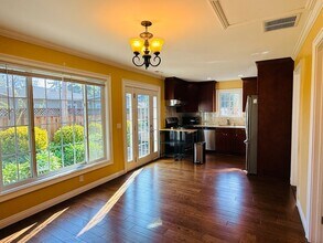 1040 Henderson Ave in Menlo Park, CA - Building Photo - Building Photo