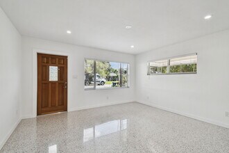 3623 S Lightner Dr in Tampa, FL - Building Photo - Building Photo