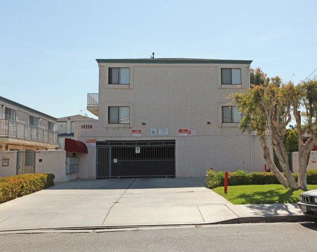 14330 Cerise Ave in Hawthorne, CA - Building Photo - Building Photo