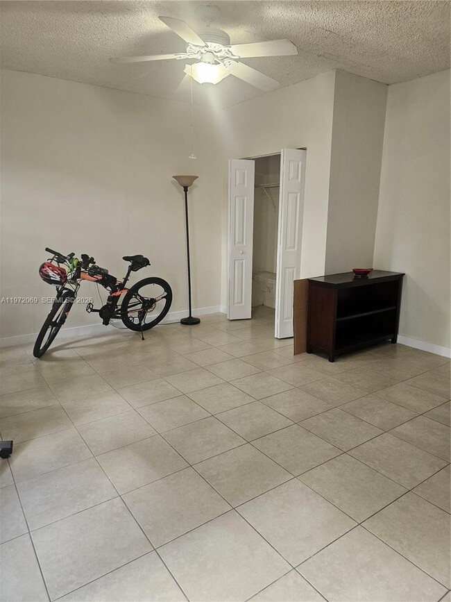 6901 SW 95th Ave in Miami, FL - Building Photo - Building Photo