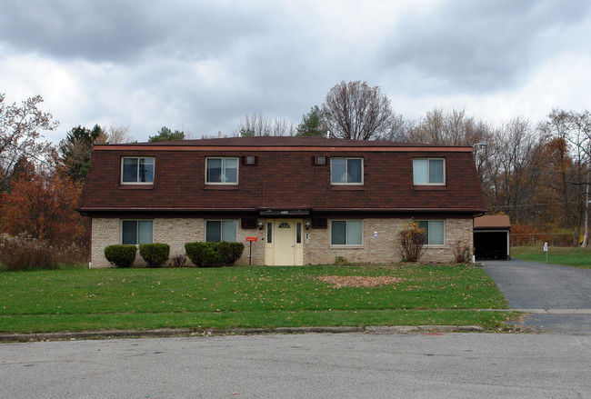 6082 Applecrest Ct in Youngstown, OH - Building Photo - Building Photo