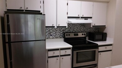 550 S Park Rd in Hollywood, FL - Building Photo - Building Photo