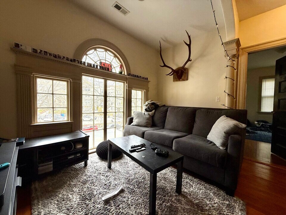 48 Englewood Ave, Unit 2 in Boston, MA - Foto de edificio