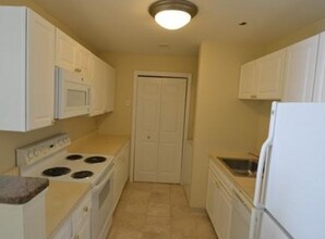 80 Peterborough St, Unit B2 in Boston, MA - Building Photo - Building Photo