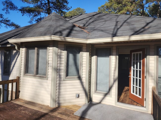 Room in Apartment on Knollwood Dr in Sanford, NC - Building Photo - Building Photo