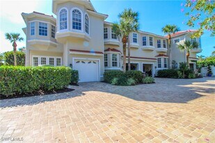 453 8th Ave S in Naples, FL - Building Photo