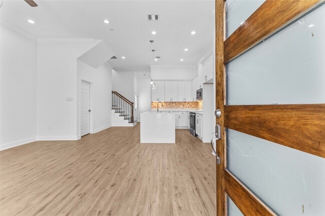 property at 7805 Farnsworth St