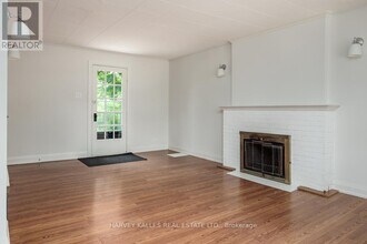 129 Major Mackenzie Dr E in Richmond Hill, ON - Building Photo - Building Photo