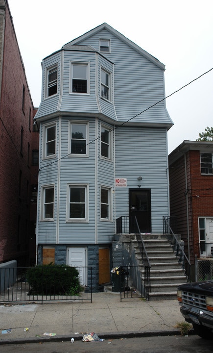 74 Saratoga Ave in Yonkers, NY - Foto de edificio
