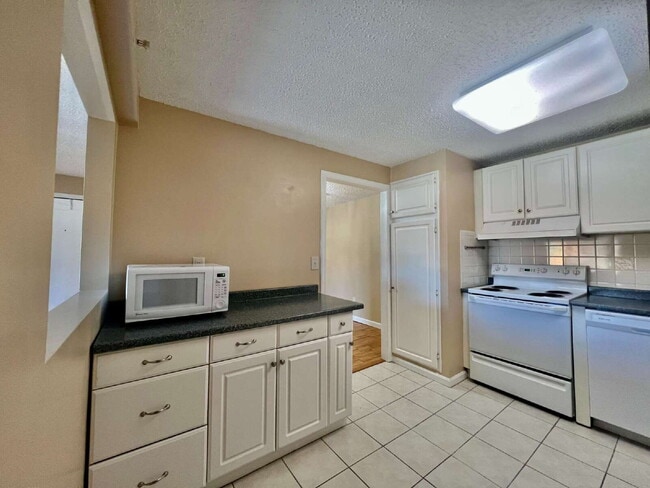 7 Birchwood Pointe in Amesbury, MA - Building Photo - Building Photo
