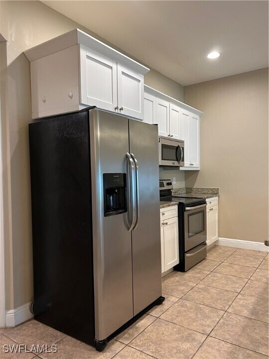 529 NE 24th Pl in Cape Coral, FL - Building Photo