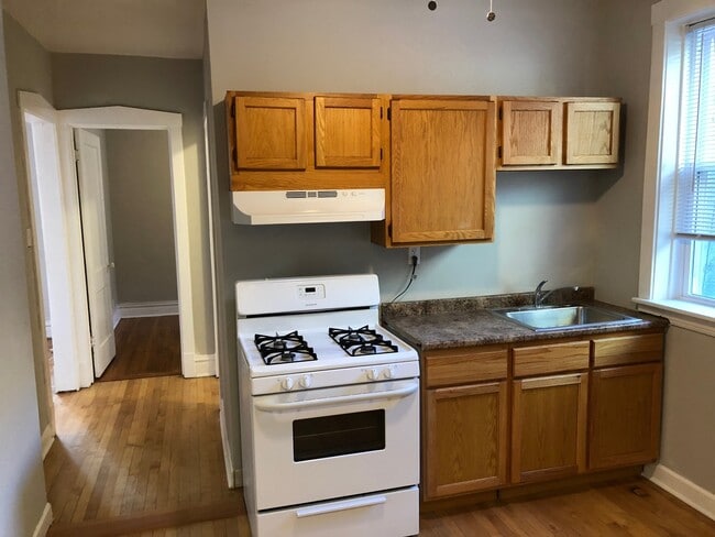 5219 N Christiana Ave, Unit 3F
