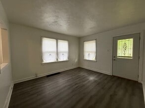 1091 N Oakcrest Ave. in Decatur, IL - Building Photo - Building Photo