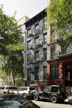 264 E 10th St in New York, NY - Foto de edificio - Building Photo