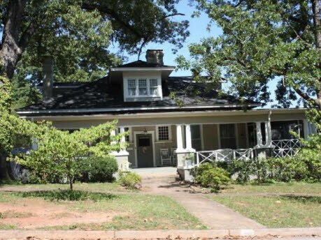 202 Ben Hill St in Lagrange, GA - Foto de edificio