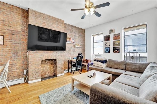 214 9th St in Jersey City, NJ - Building Photo
