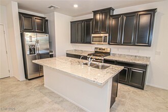 758 Amber Morning Ct in North Las Vegas, NV - Building Photo - Building Photo