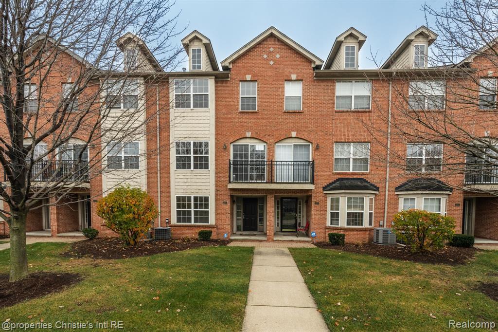 22017 Parkview Dr in Taylor, MI - Building Photo